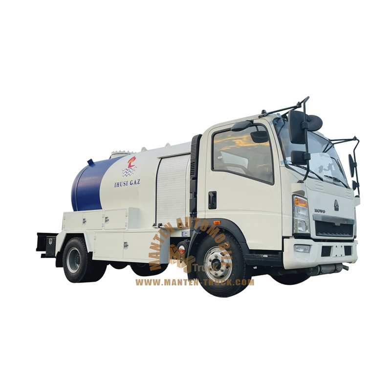 Camión de llenado Sinotruk Howo 4x2 5500 litros LPG con dispensador