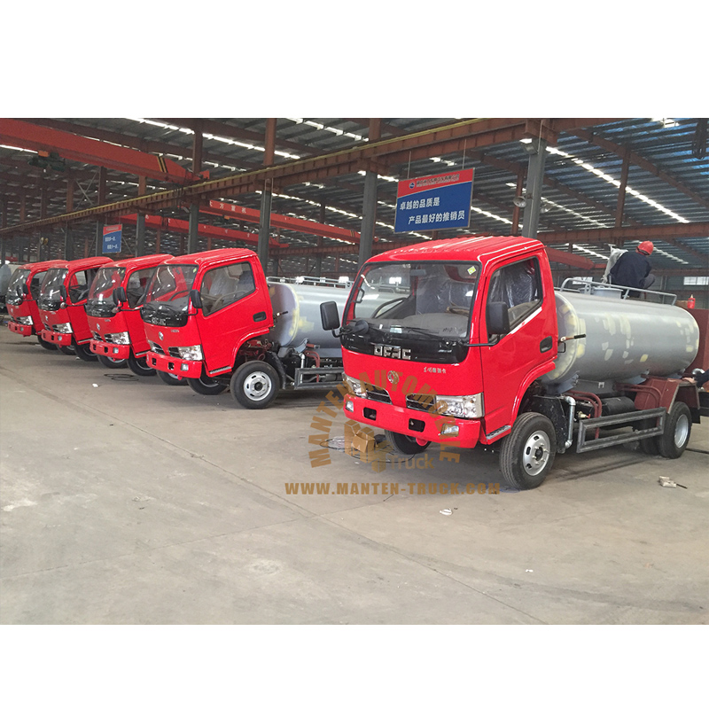 Tanque de rociadores de agua camión de bomberos taller