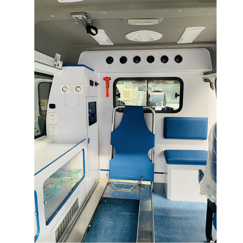 Foto interior de ambulancia de tránsito