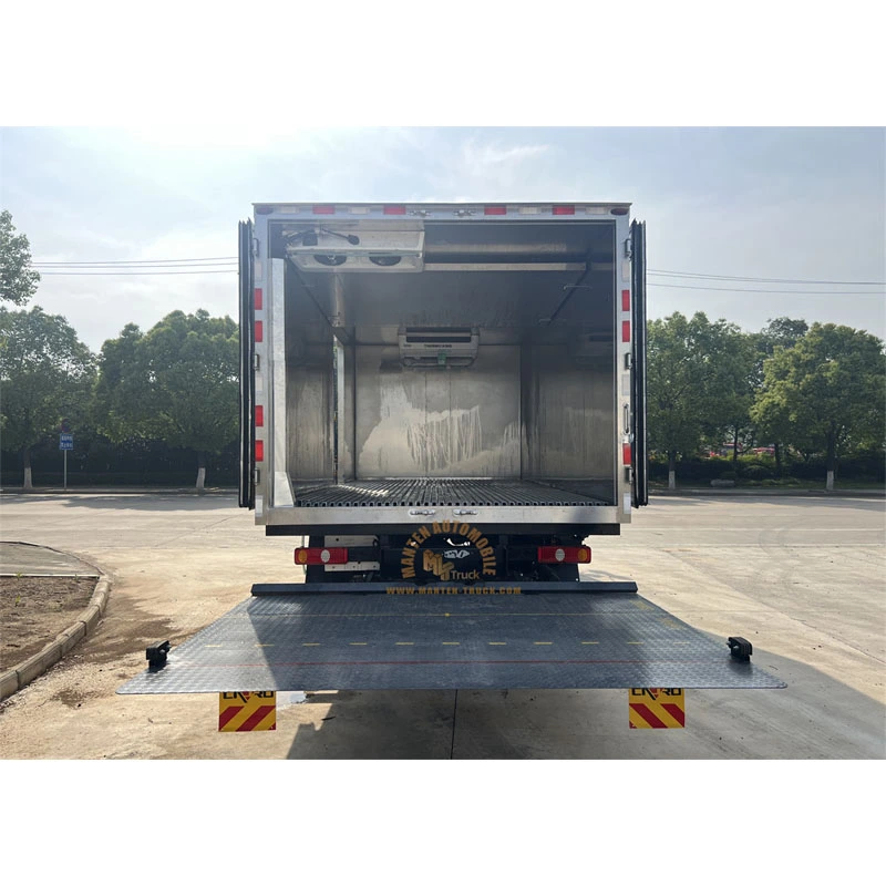 DONGFENG 6X6 Refrigerated Truck